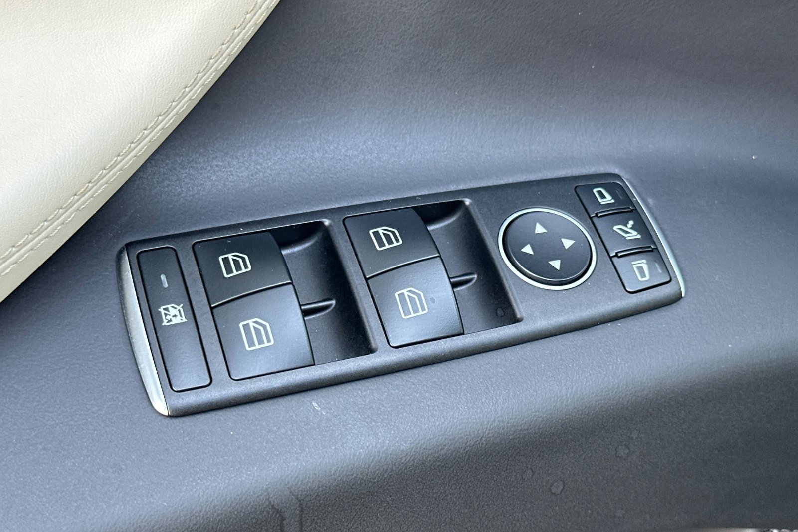 Used 2019 Tesla Model X Standard Range image 13