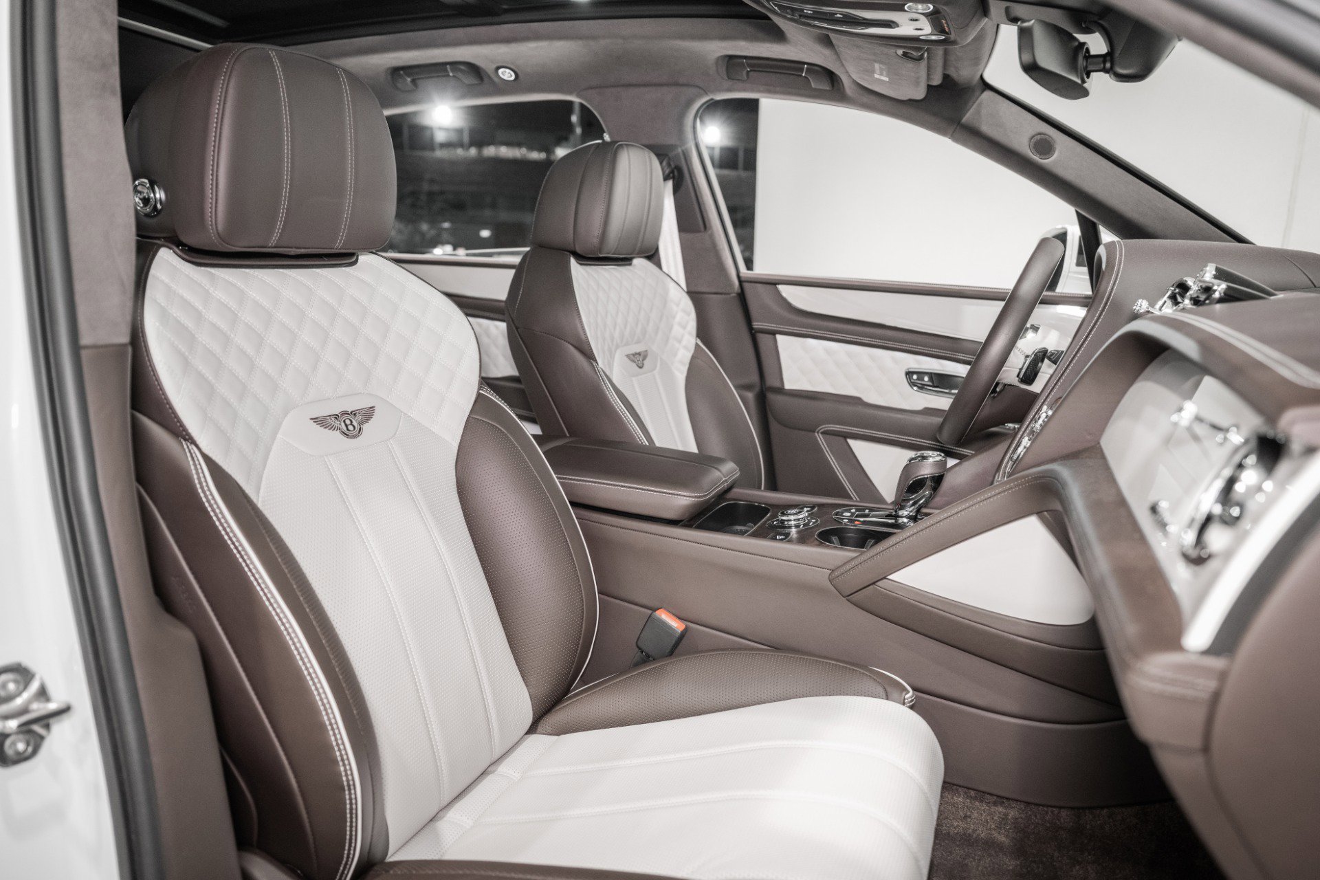 Used 2023 Bentley Bentayga image 27