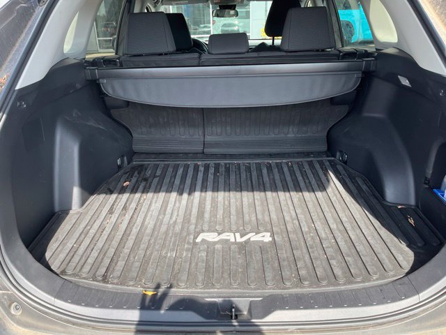 Used 2021 Toyota RAV4 LE AWD/4WD image 10