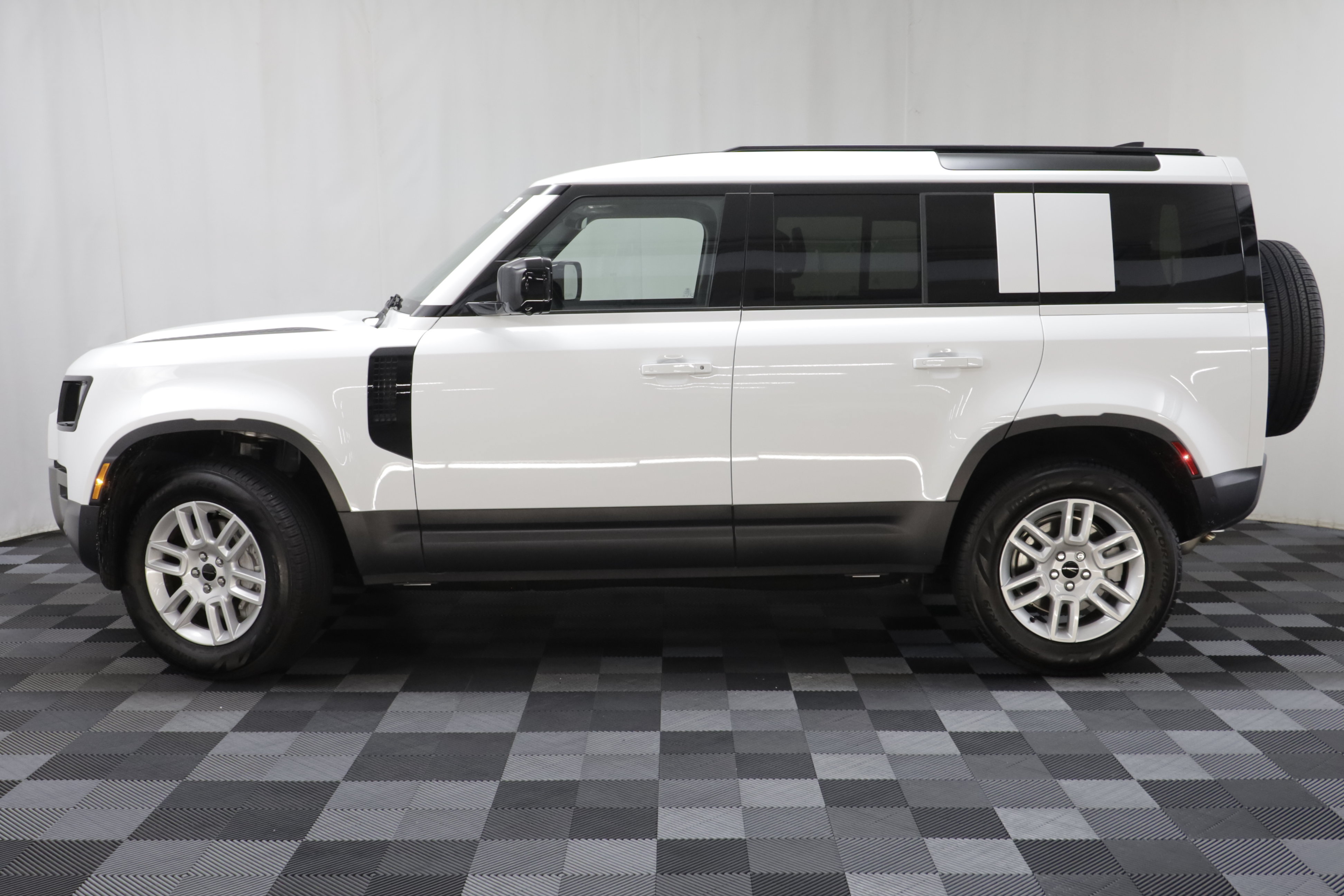 Certified 2026 Land Rover Defender 110 S AWD/4WD image 4