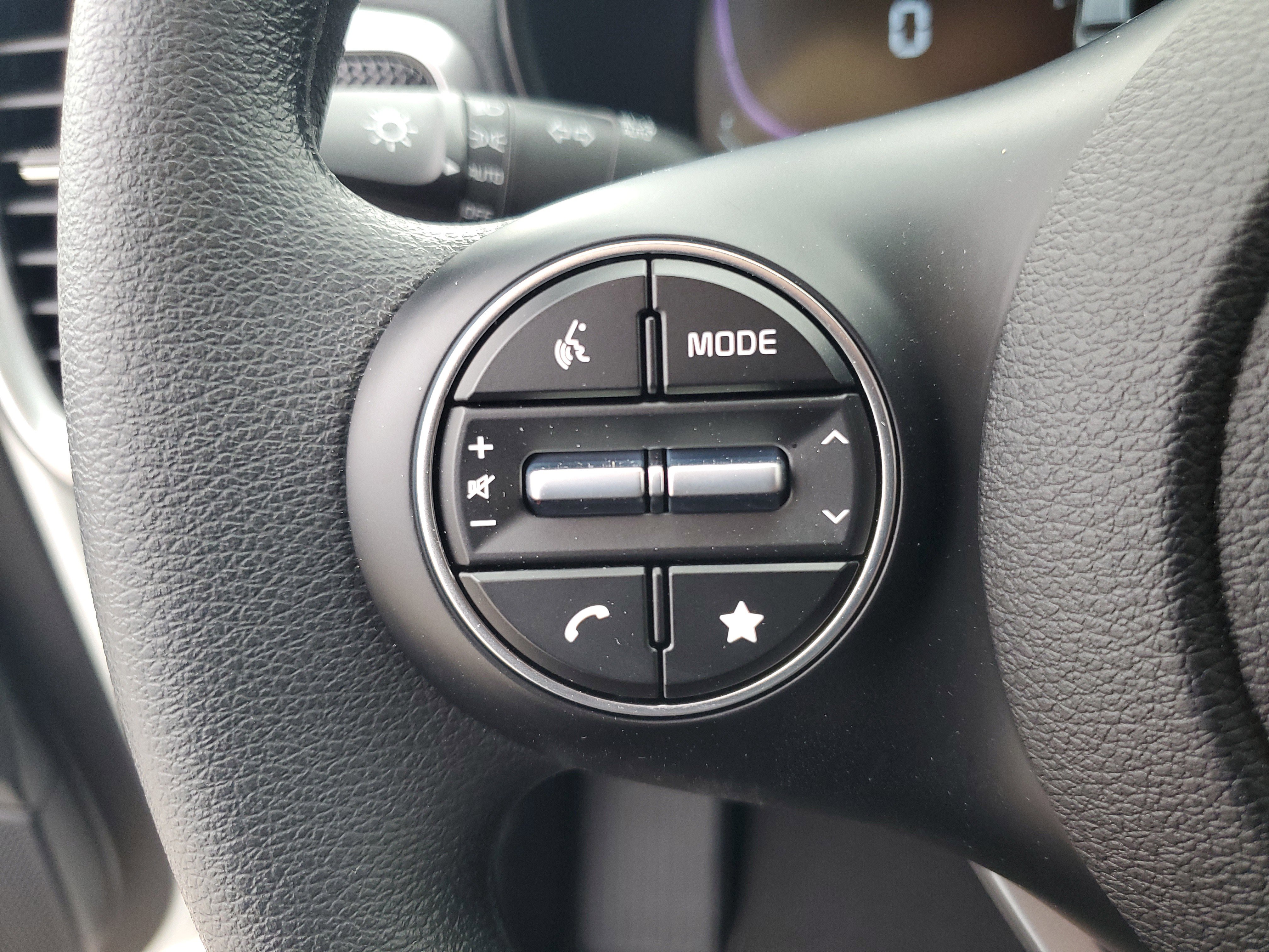 Used 2025 Kia Soul LX image 16