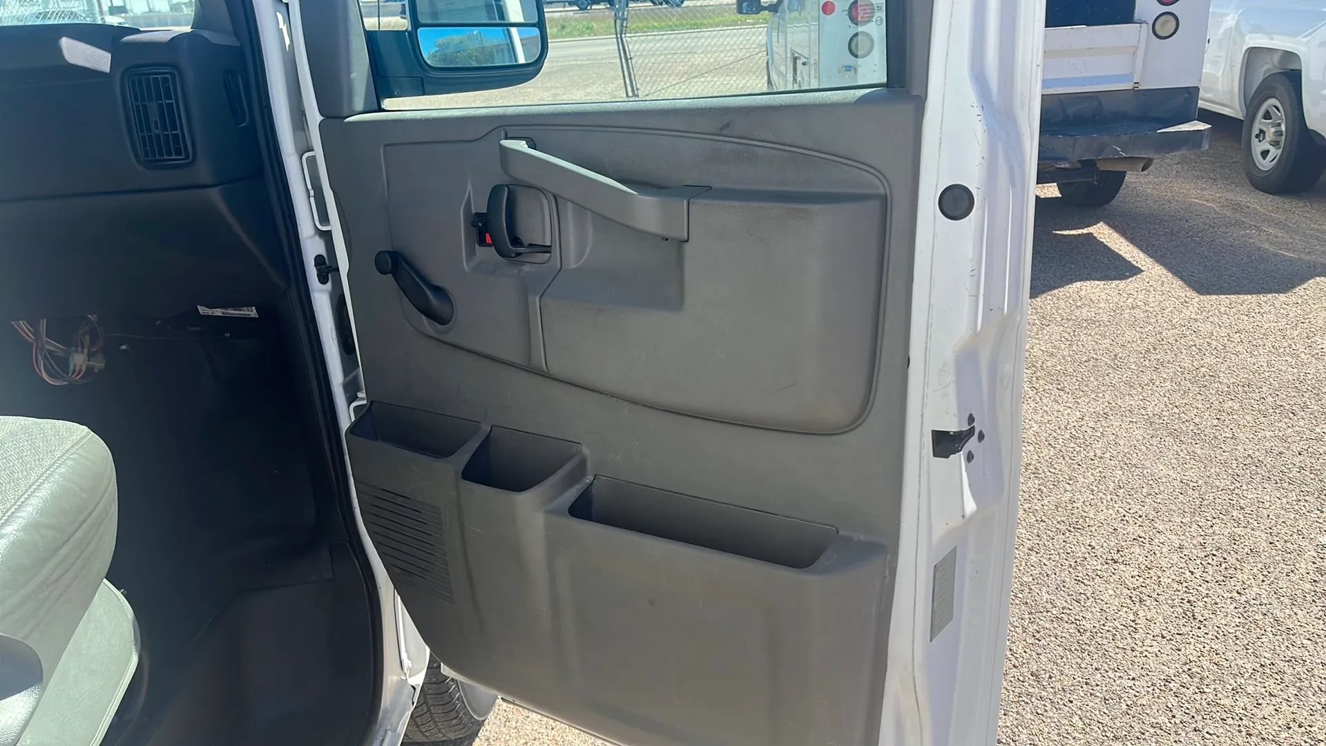 Used 2016 Chevrolet Express 3500 RWD image 15