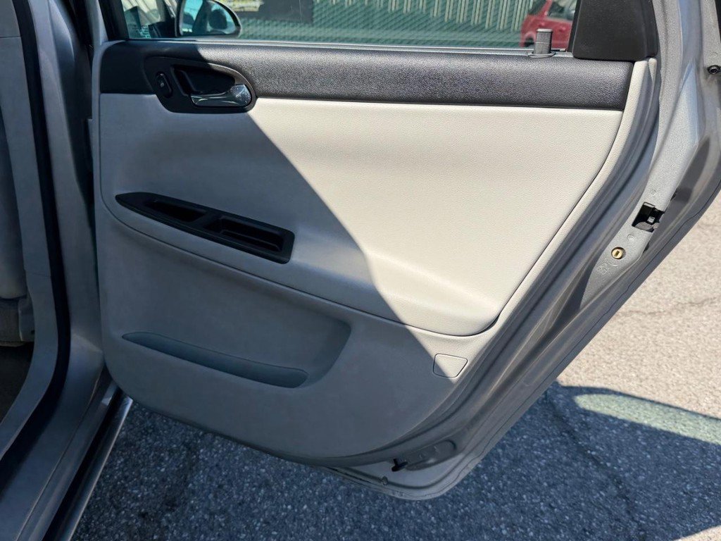 Used 2007 Chevrolet Impala LT w/ Preferred Equipment Group image 32