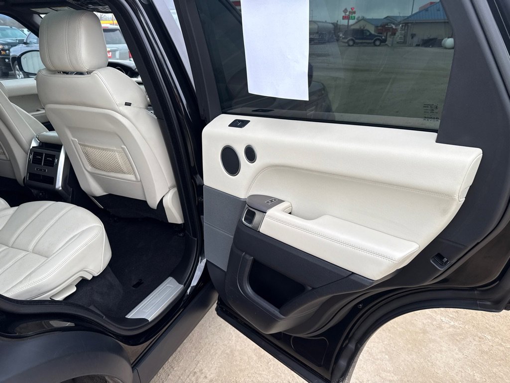 Used 2017 Land Rover Range Rover Sport HSE image 18