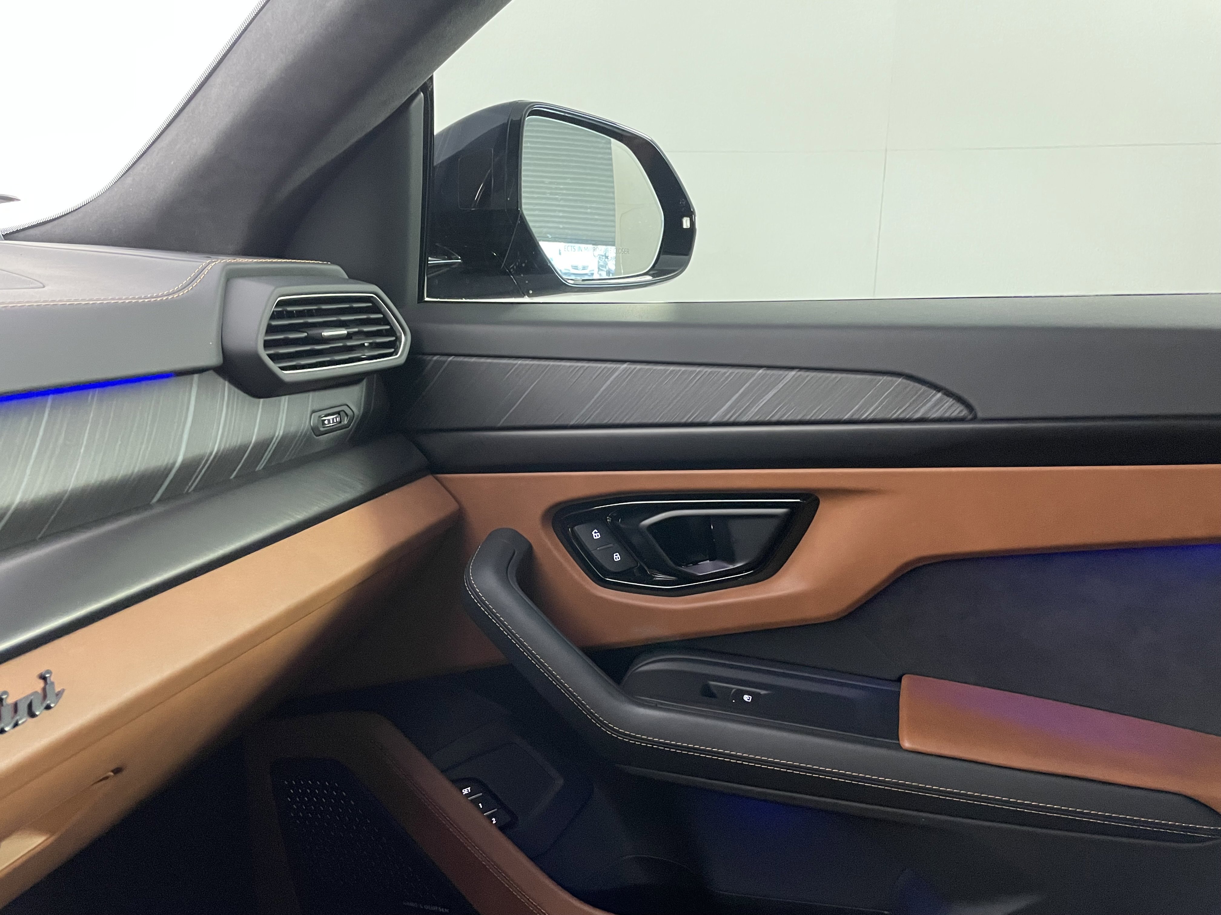 Used 2024 Lamborghini Urus S image 12