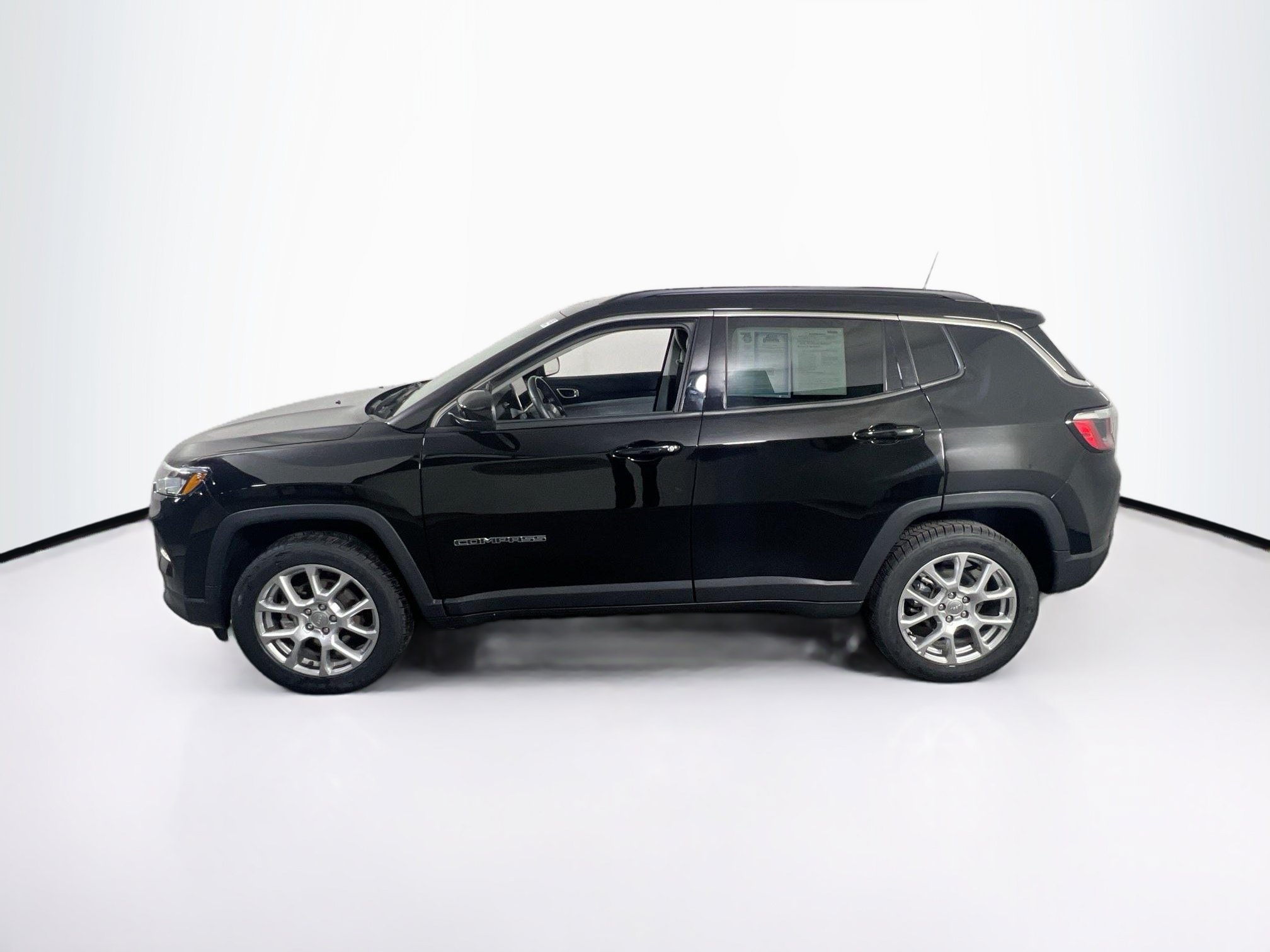 Used 2022 Jeep Compass Latitude AWD/4WD image 8