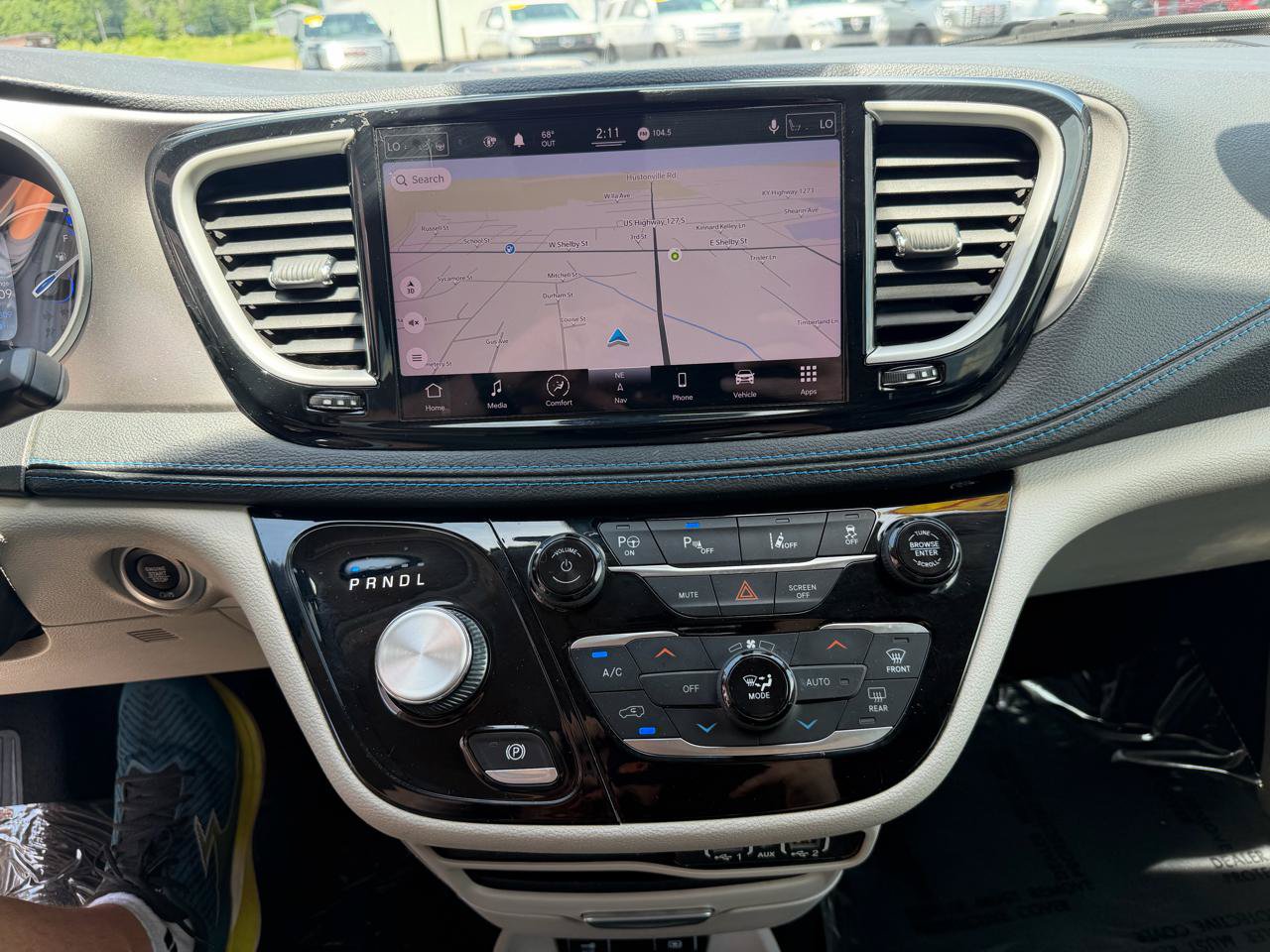 Used 2021 Chrysler Pacifica Touring-L FWD image 32