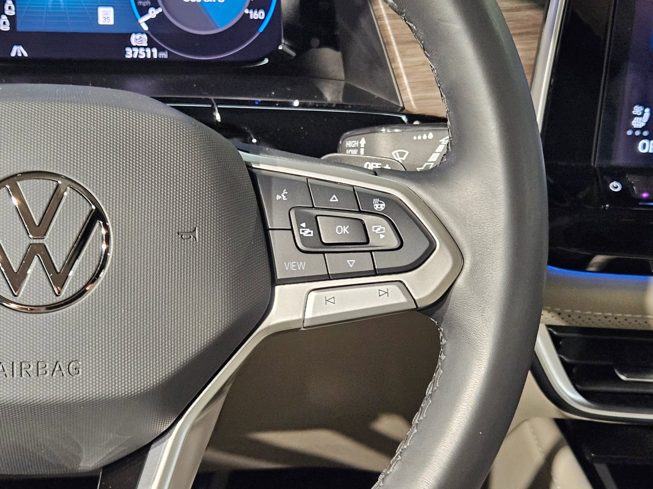 Used 2024 Volkswagen Atlas SEL Premium R-Line AWD/4WD image 29