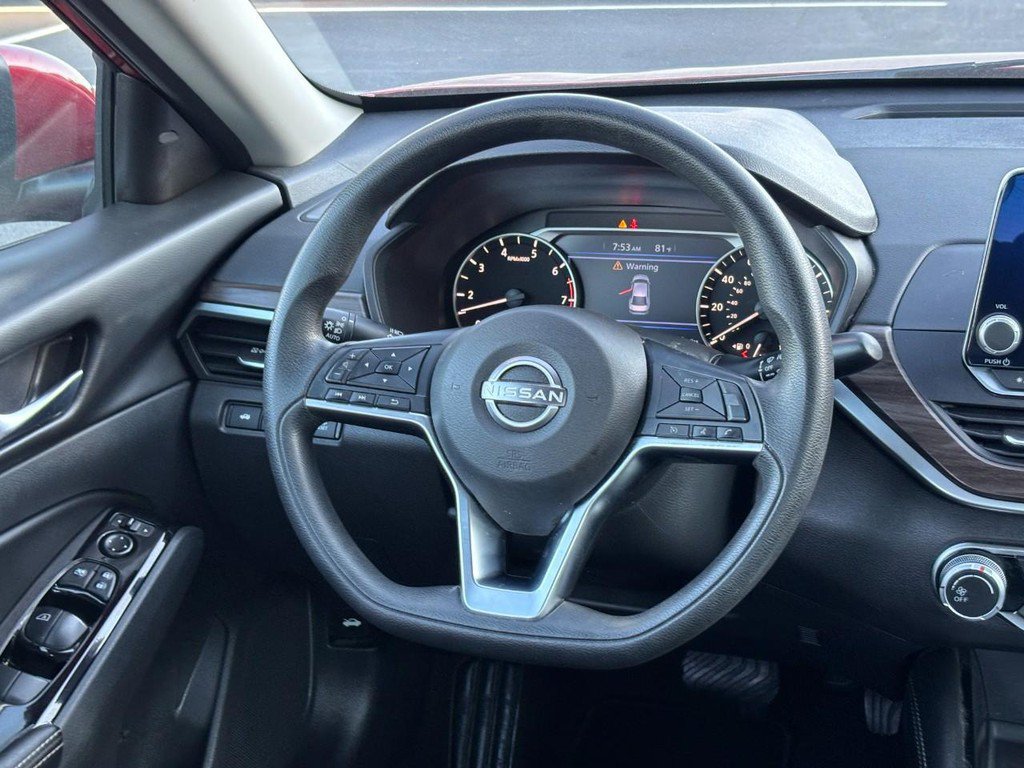 Used 2023 Nissan Altima 2.5 SV FWD image 12