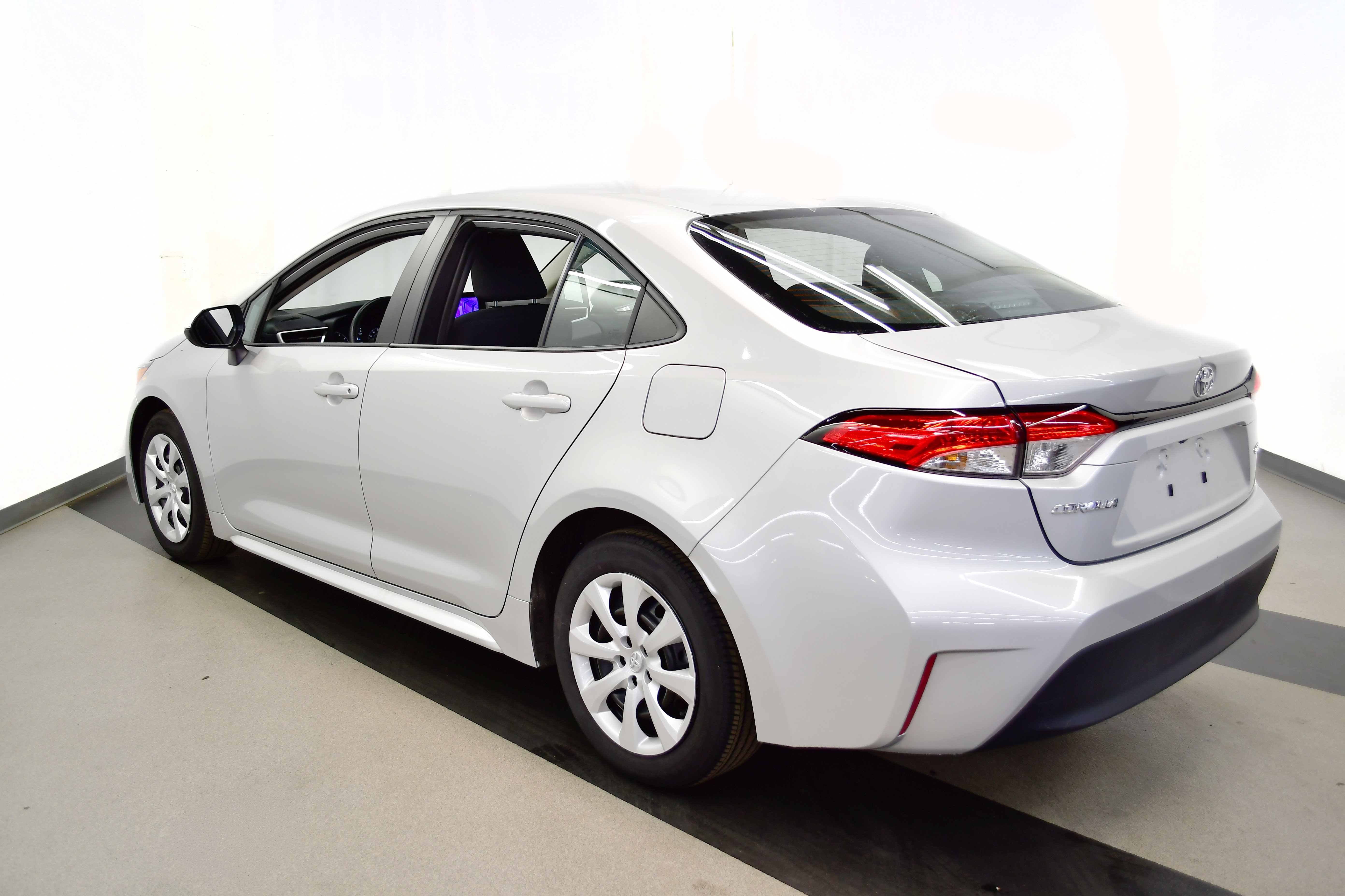 Used 2025 Toyota Corolla LE image 5