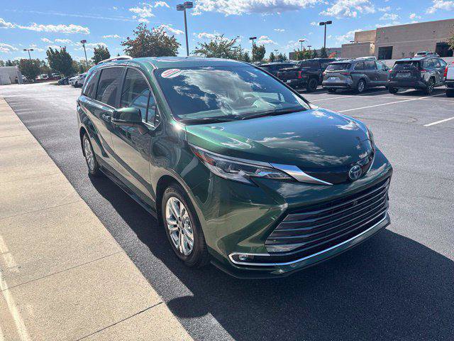 Certified 2022 Toyota Sienna Platinum AWD/4WD image 4