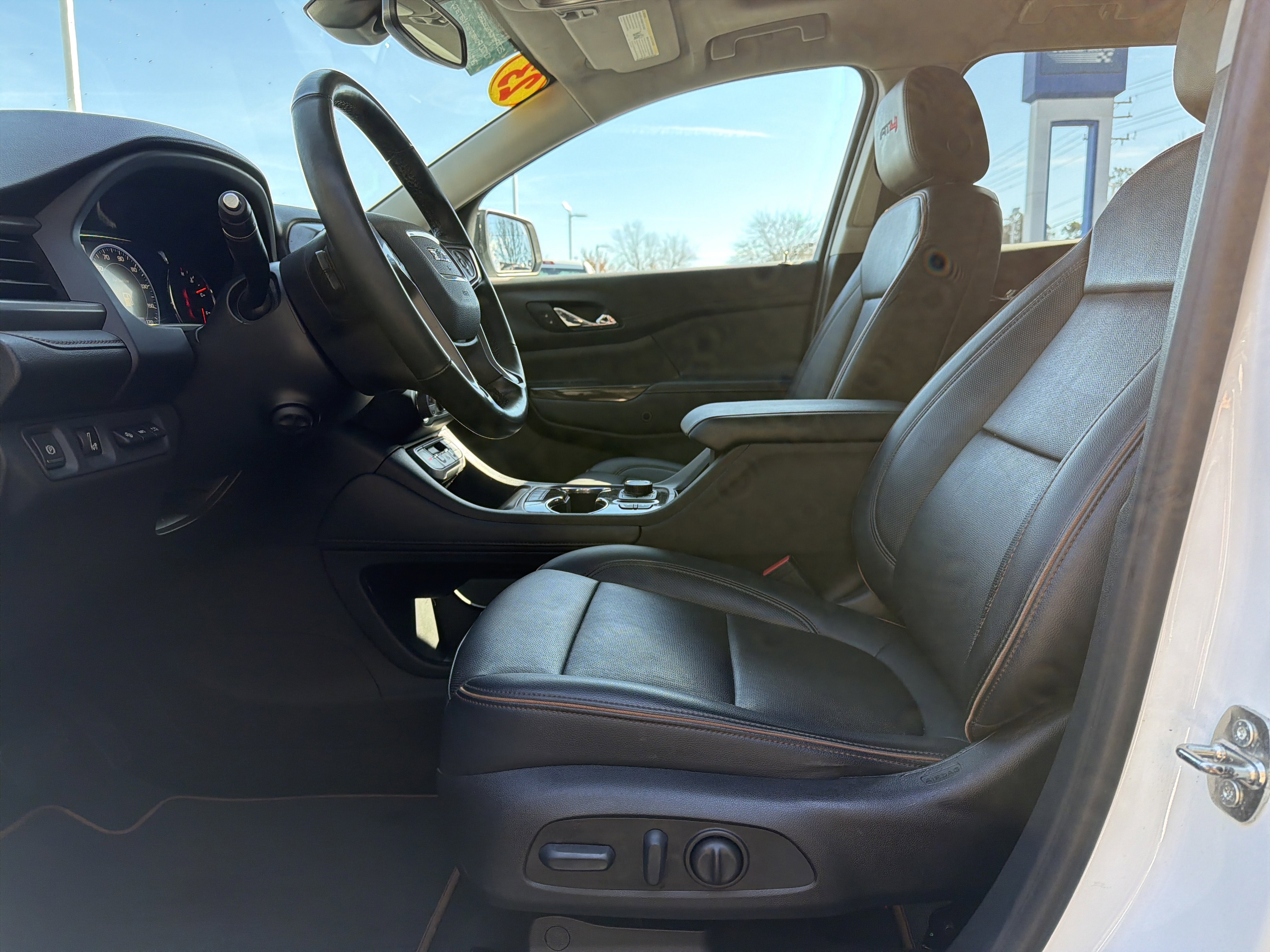 Used 2023 GMC Acadia AT4 w/ Technology Package image 16