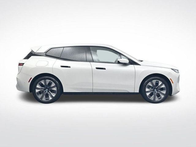New 2026 BMW iX xDrive60 image 3
