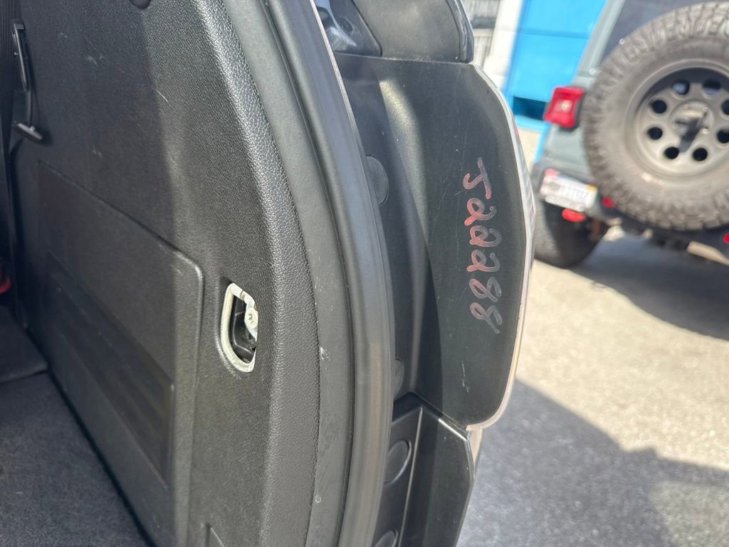 Used 2011 GMC Acadia SLE FWD image 19