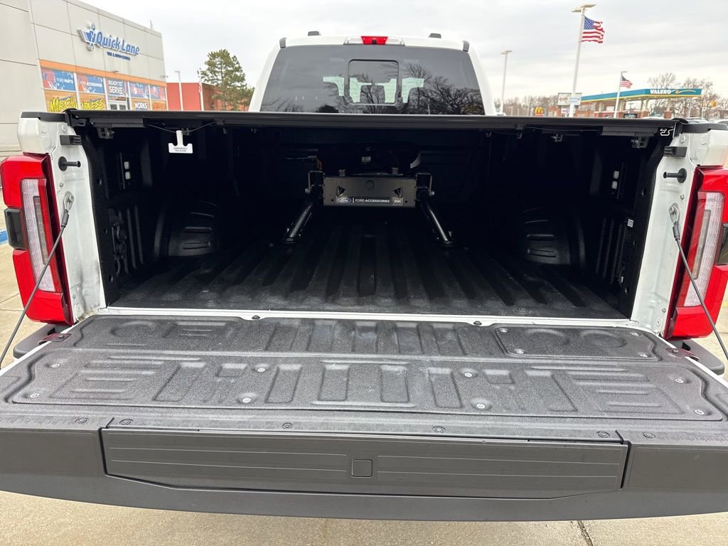Used 2025 Ford F450 Platinum w/ FX4 Off-Road Package image 30