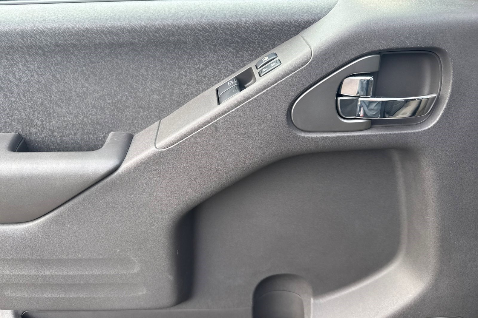 Used 2017 Nissan Frontier SV w/ SV Value Truck Package image 12