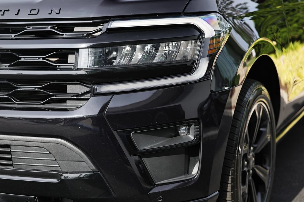 Used 2022 Ford Expedition Limited AWD/4WD image 11