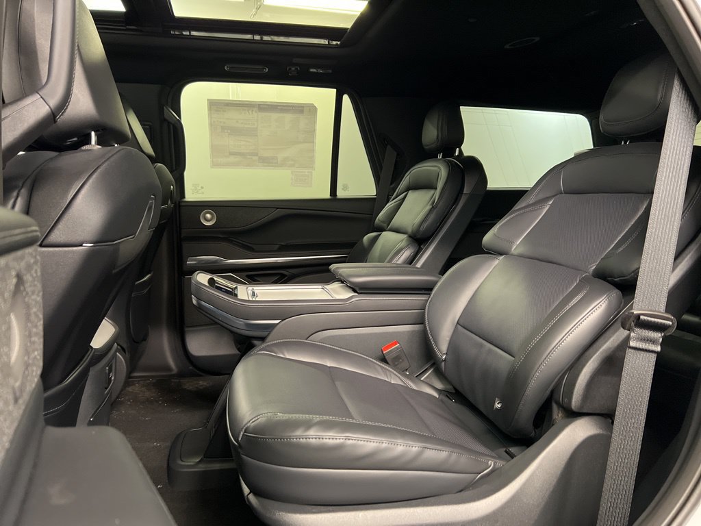New 2026 Lincoln Navigator Reserve w/ Jet Appearance Package AWD/4WD image 38