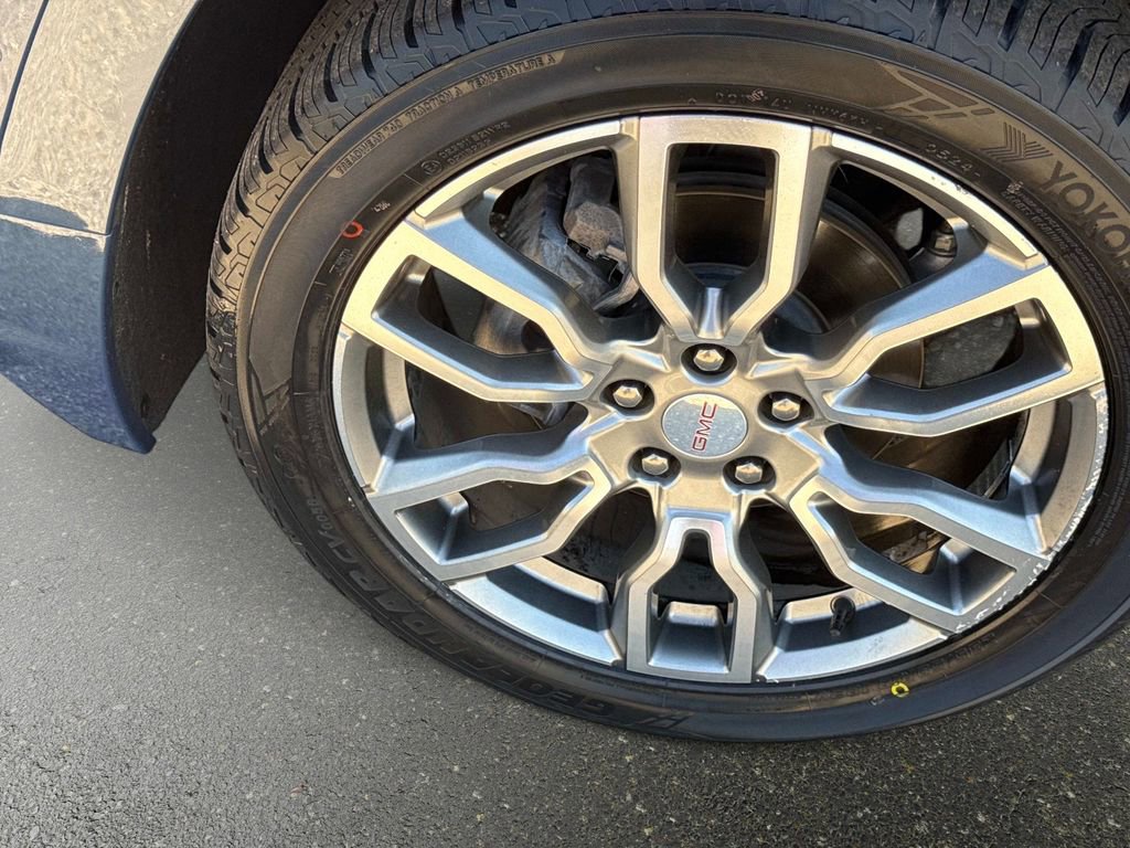 Used 2024 GMC Terrain Denali w/ Denali Premium Package image 10