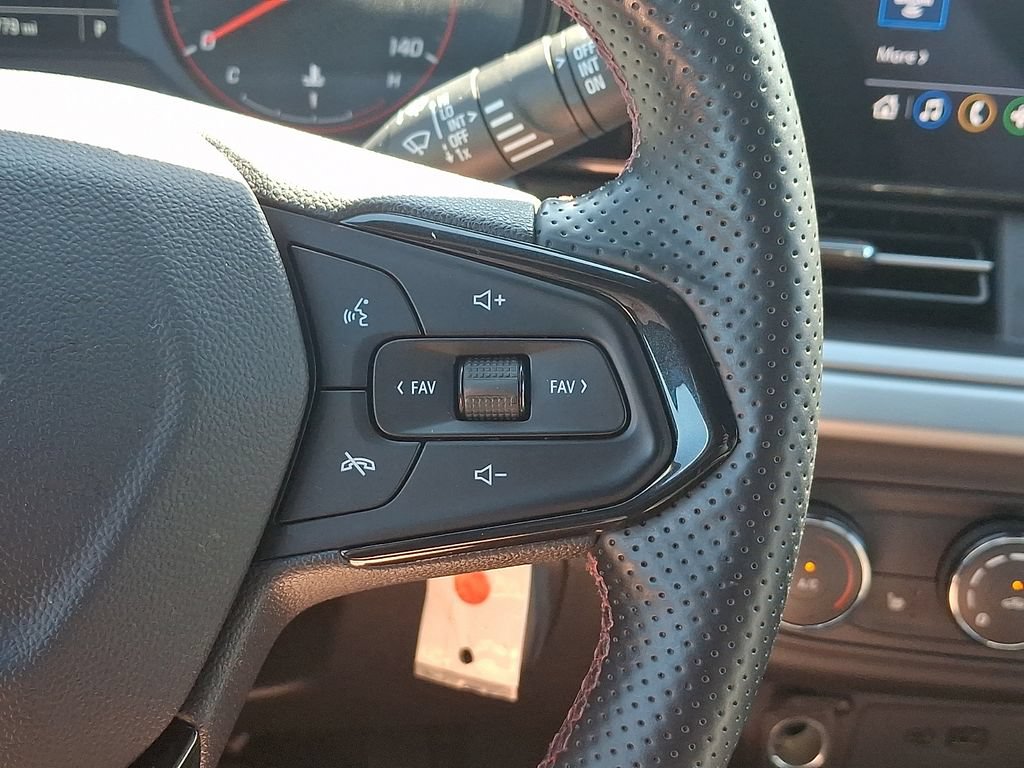 Used 2024 Chevrolet Trax RS FWD image 23