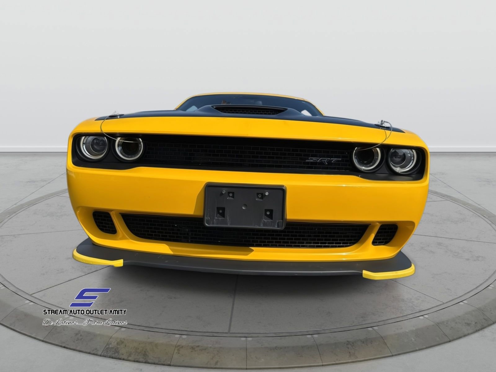 Used 2017 Dodge Challenger SRT Hellcat image 2