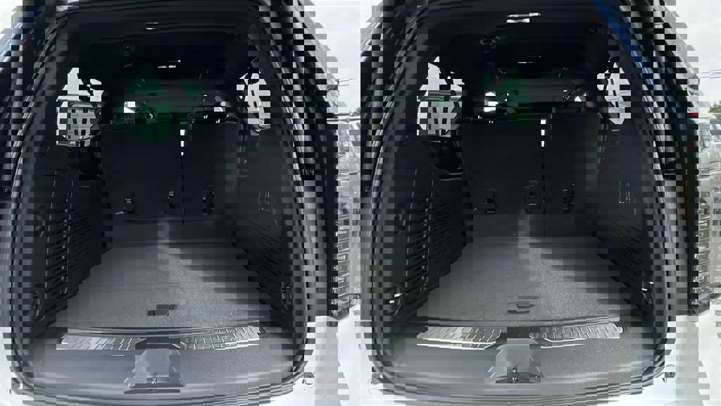 New 2025 Chevrolet Suburban RST w/ Advanced Technology Package image 10