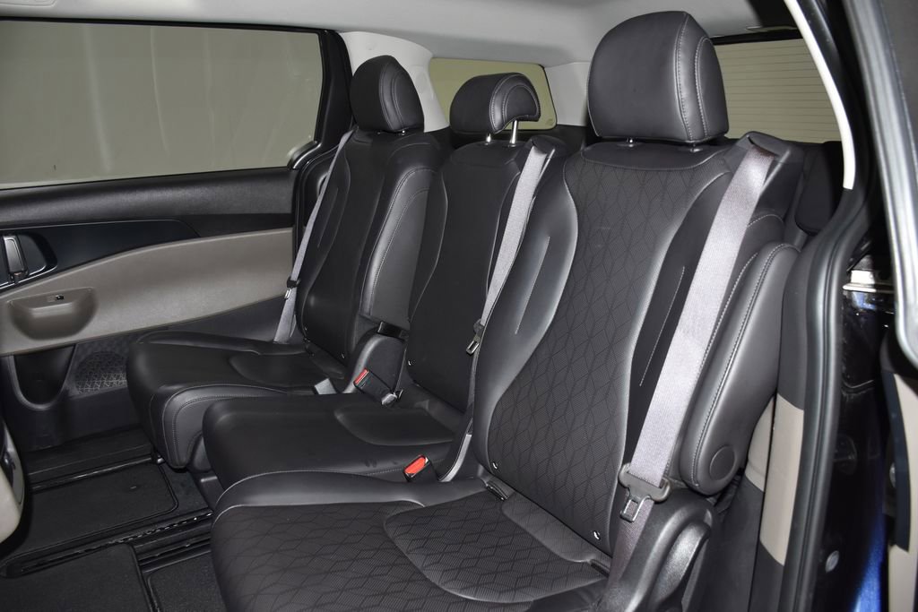 Used 2025 Kia Carnival image 29