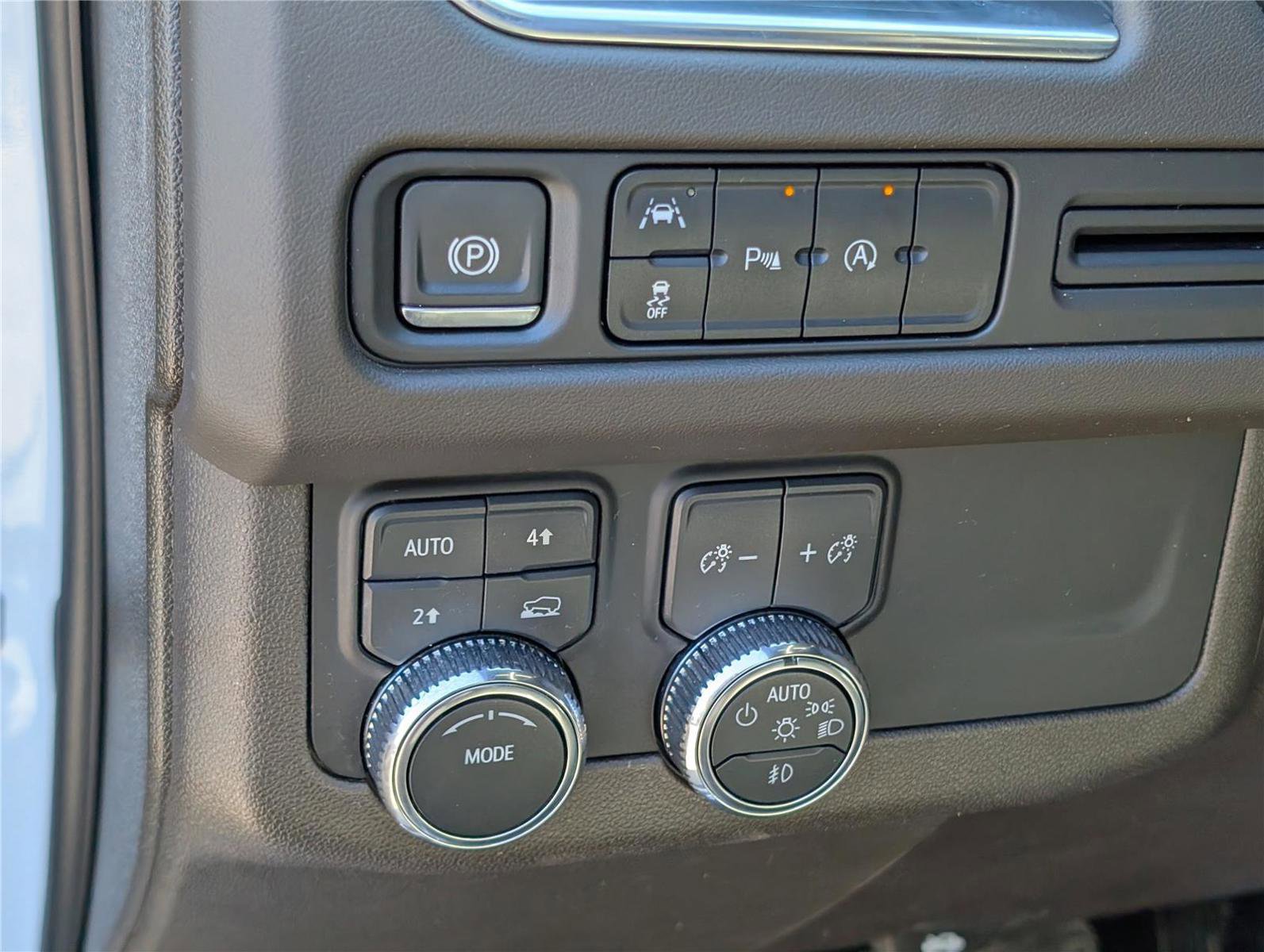 Used 2024 GMC Yukon SLT image 24