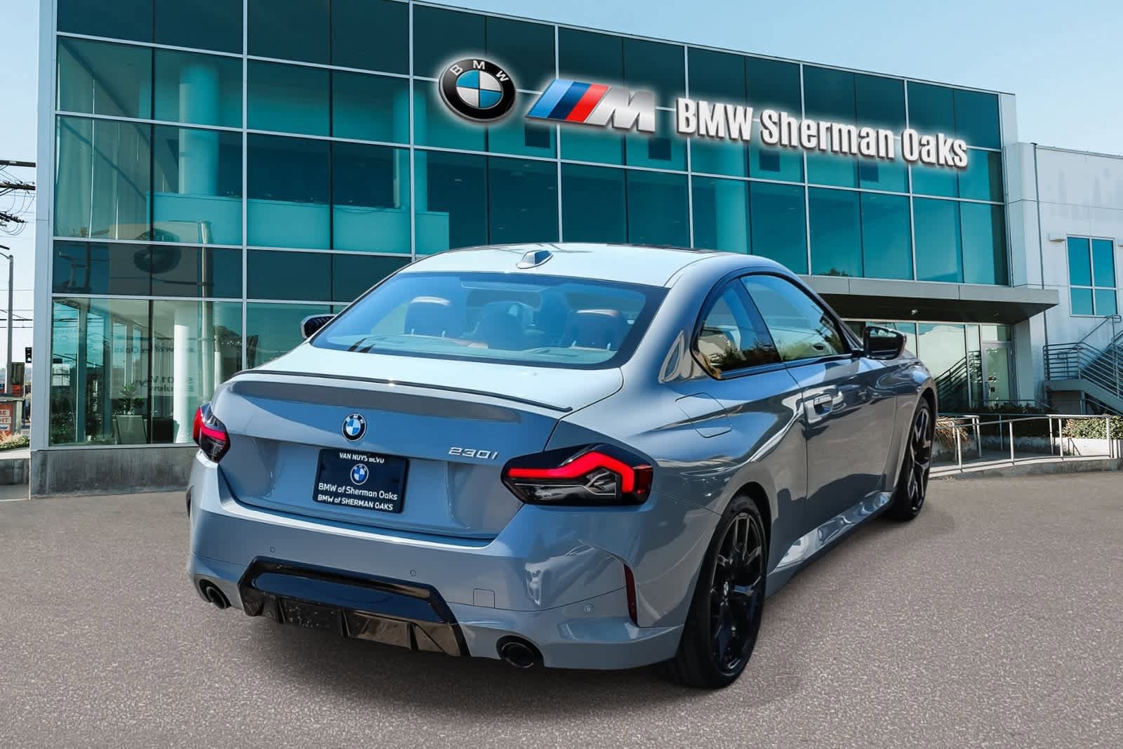 Used 2025 BMW 230i Coupe w/ M Sport Package RWD image 4