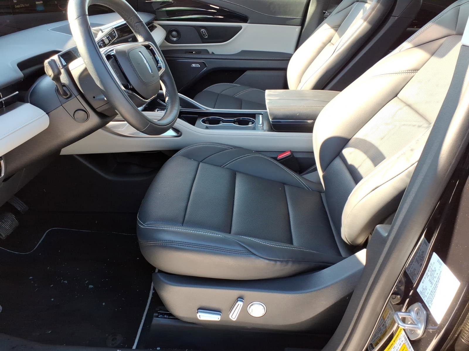 Used 2025 Lincoln Nautilus Premier w/ Equipment Group 102A image 14