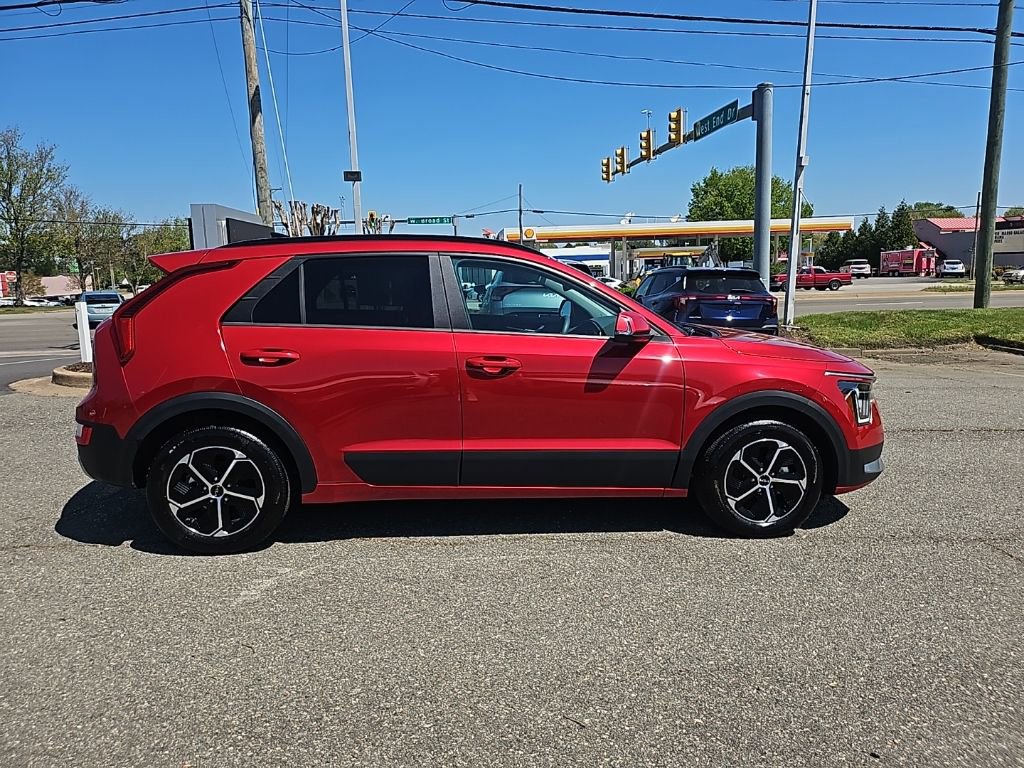 Used 2025 Kia Niro EX image 5