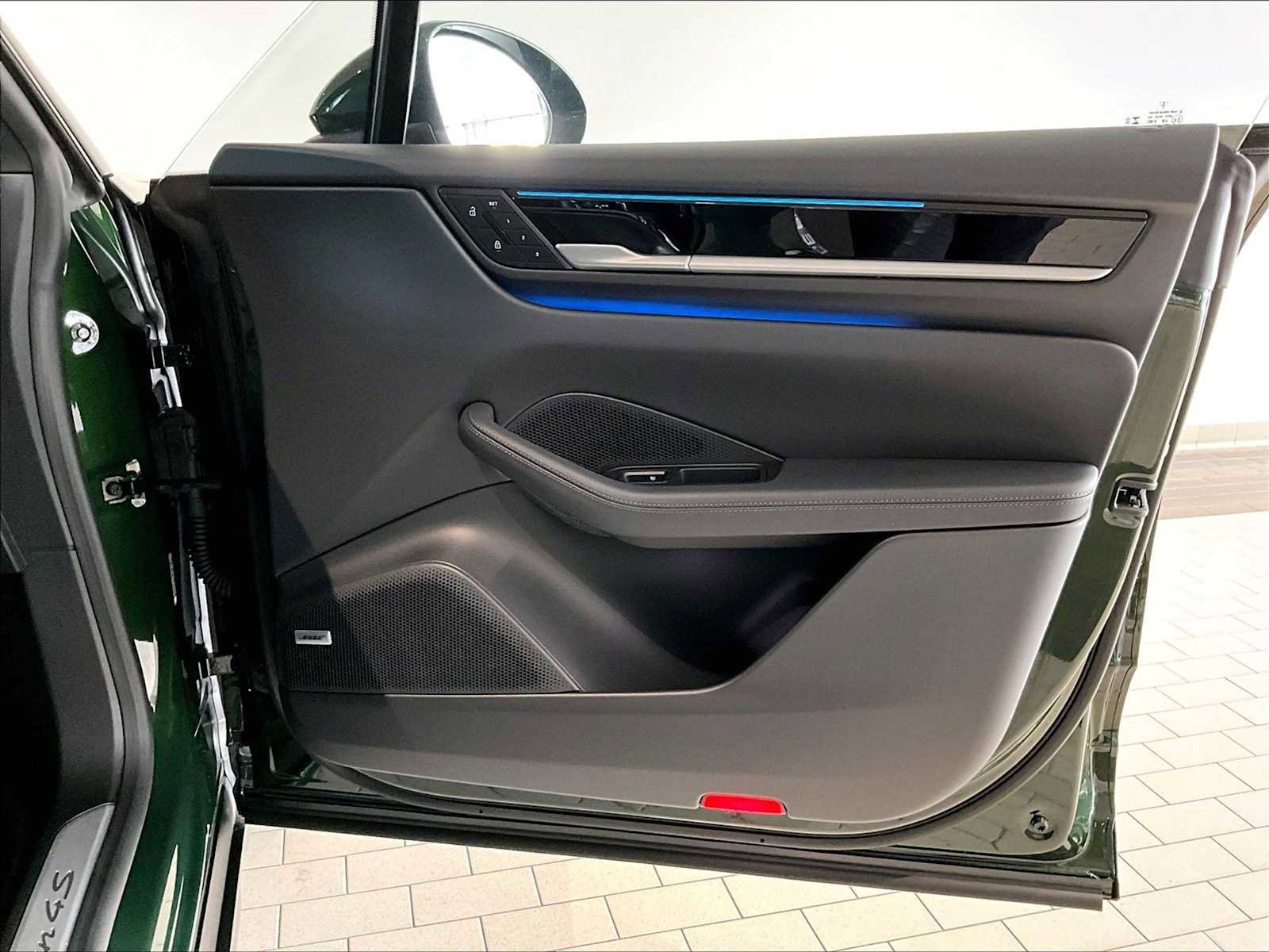 Used 2025 Porsche Macan 4S Electric image 27