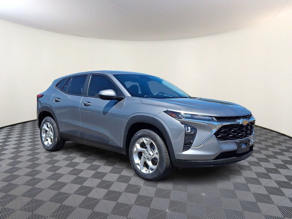 Used 2024 Chevrolet Trax LS w/ LS Convenience Package FWD image 1