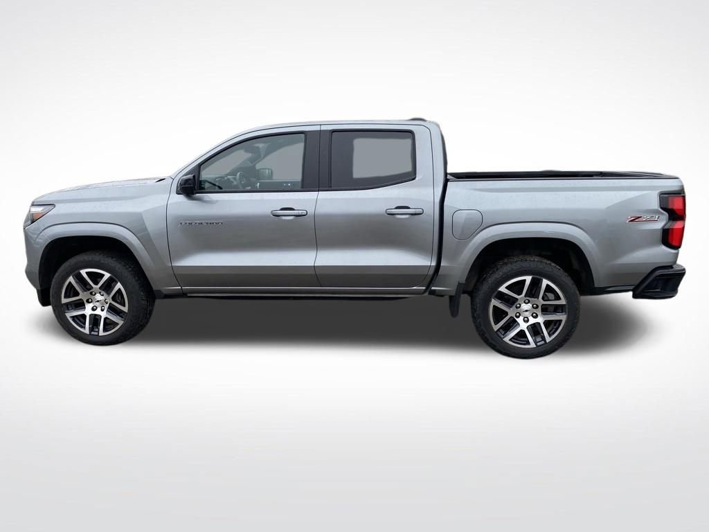 Used 2024 Chevrolet Colorado Z71 w/ Z71 Convenience Package 2 image 3
