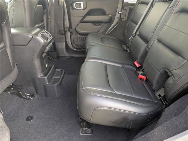 Used 2019 Jeep Wrangler Unlimited Sahara AWD/4WD image 17