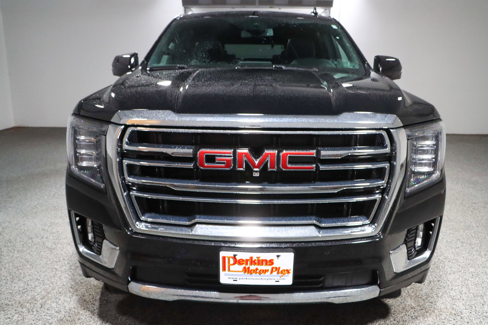 Used 2024 GMC Yukon SLT w/ SLT Premium Package AWD/4WD image 4