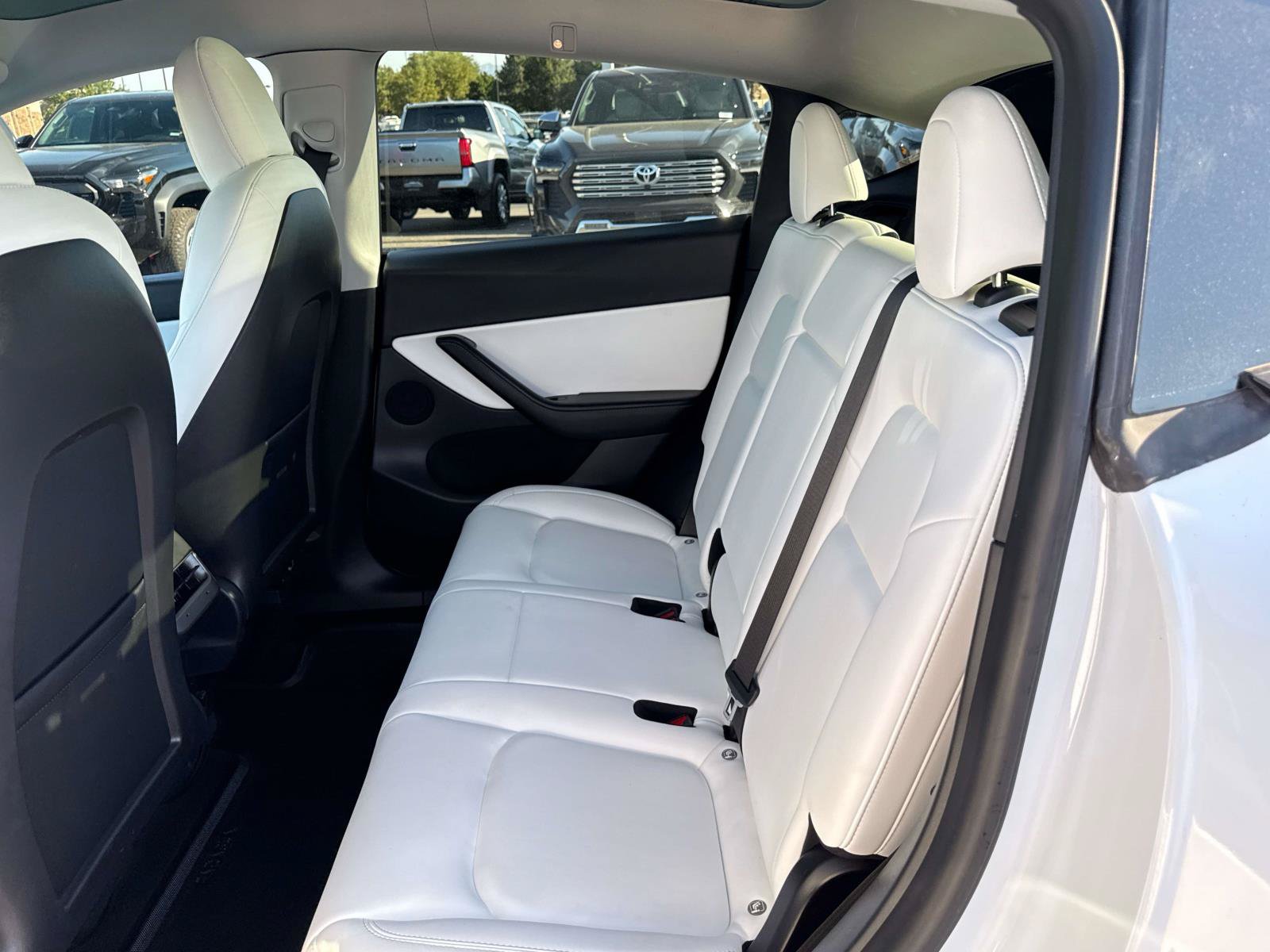 Used 2021 Tesla Model Y Long Range AWD/4WD image 14