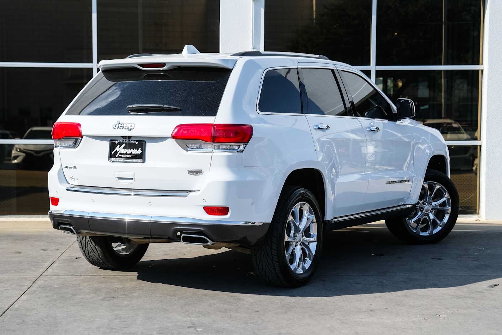 Used 2021 Jeep Grand Cherokee Summit AWD/4WD image 9