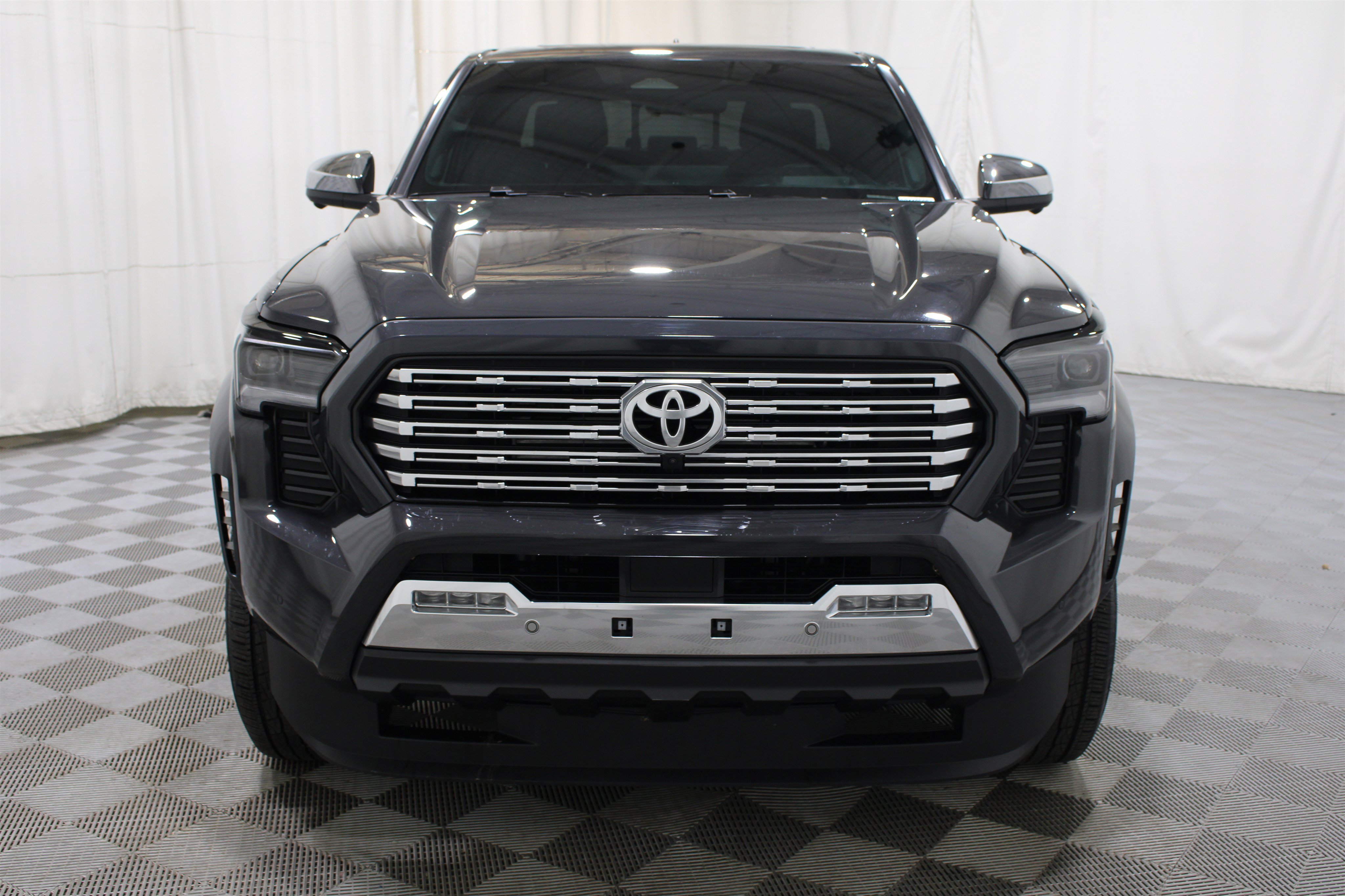 Used 2025 Toyota Tacoma Limited AWD/4WD image 34