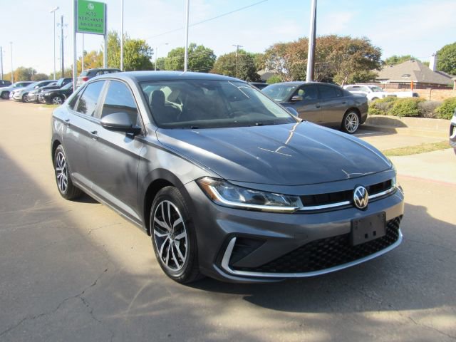 Used 2025 Volkswagen Jetta SE FWD image 4