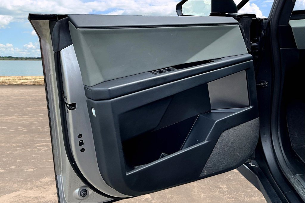 Used 2024 Tesla Cybertruck AWD Crew Cab image 20