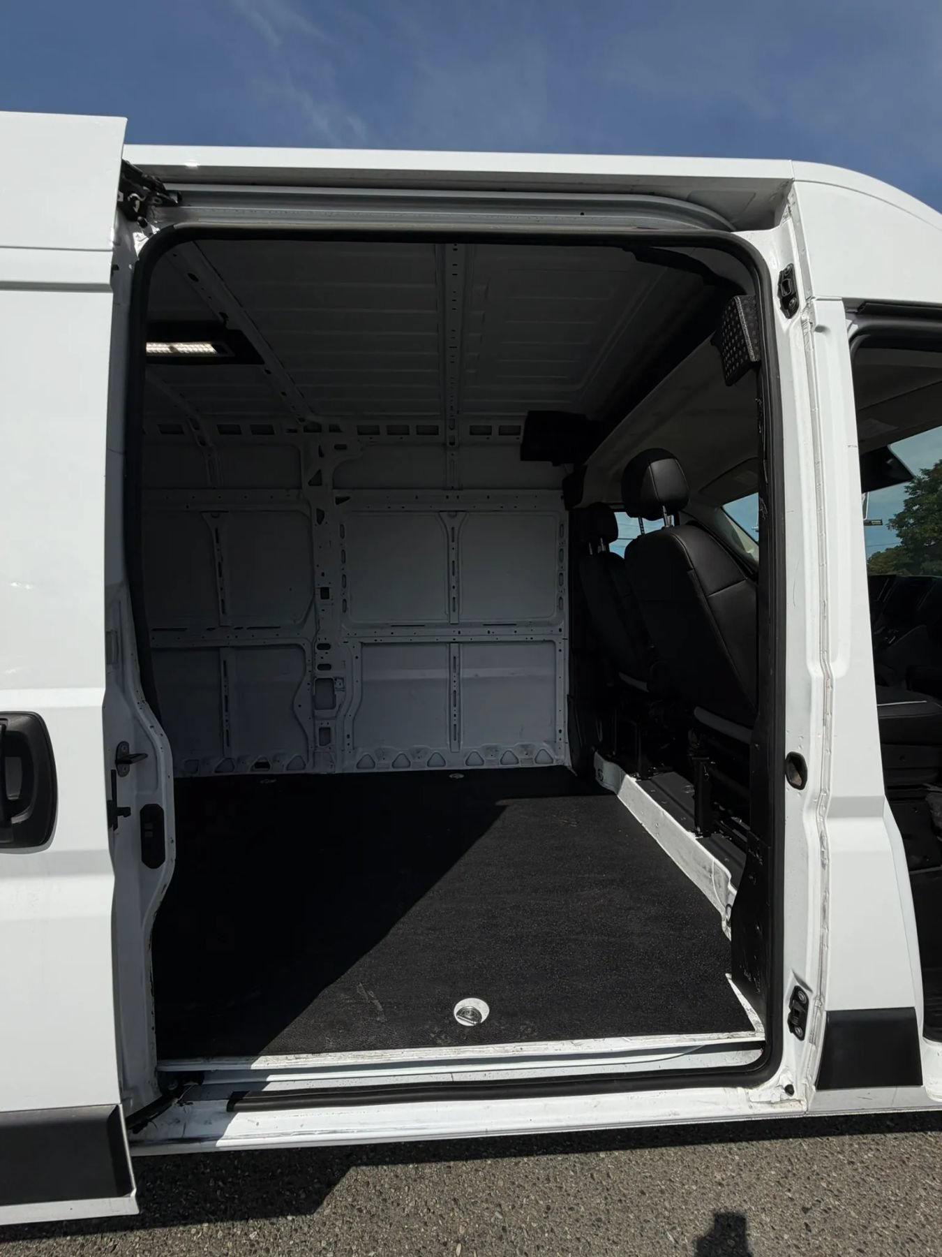 Used 2025 RAM ProMaster 3500 w/ Convenience Group FWD image 24