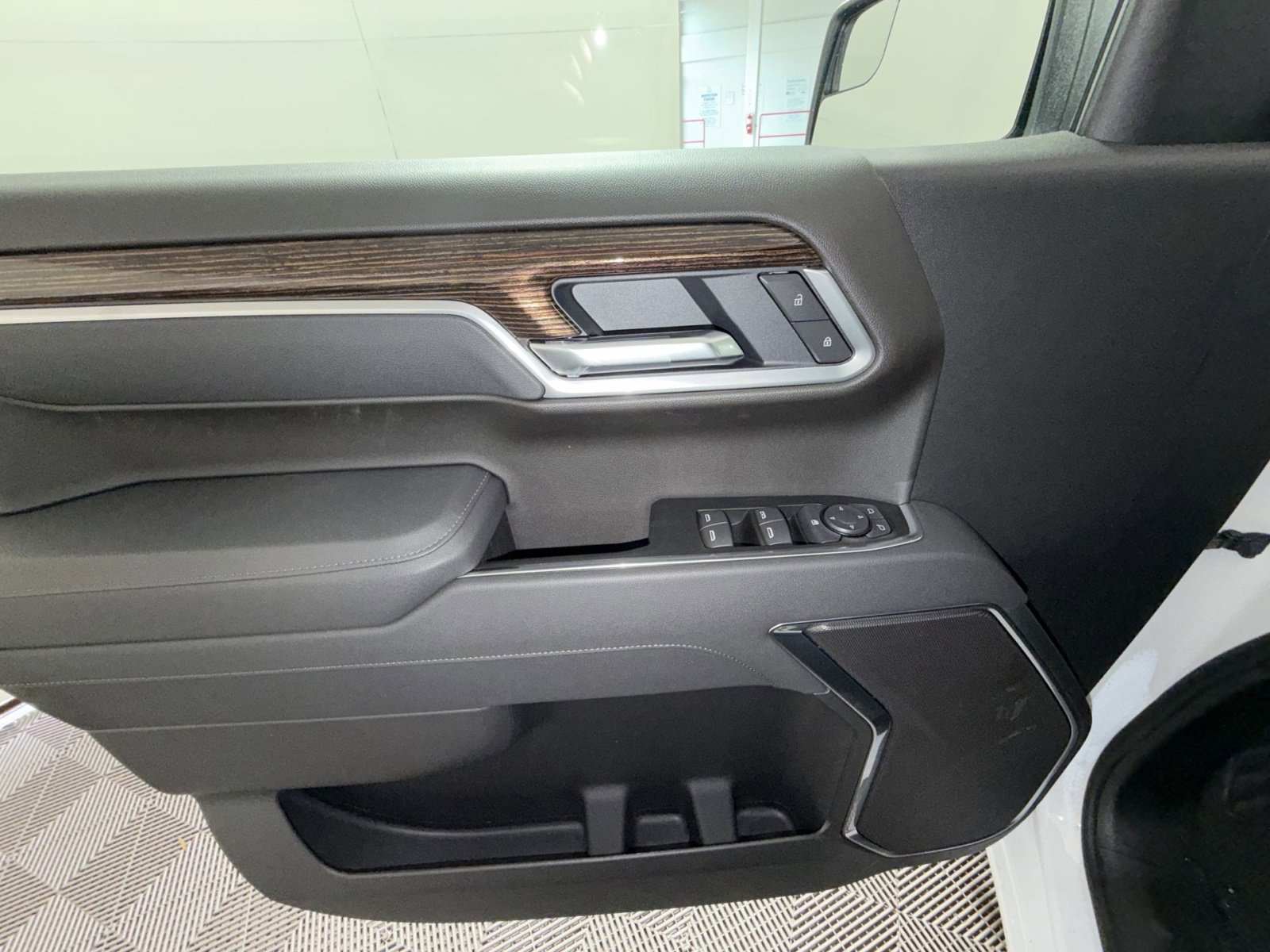 New 2026 GMC Sierra 1500 SLE image 15