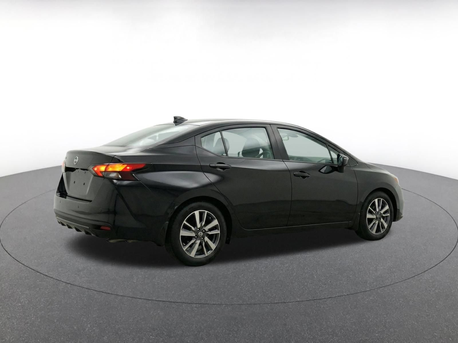 Used 2025 Nissan Versa SV FWD image 9