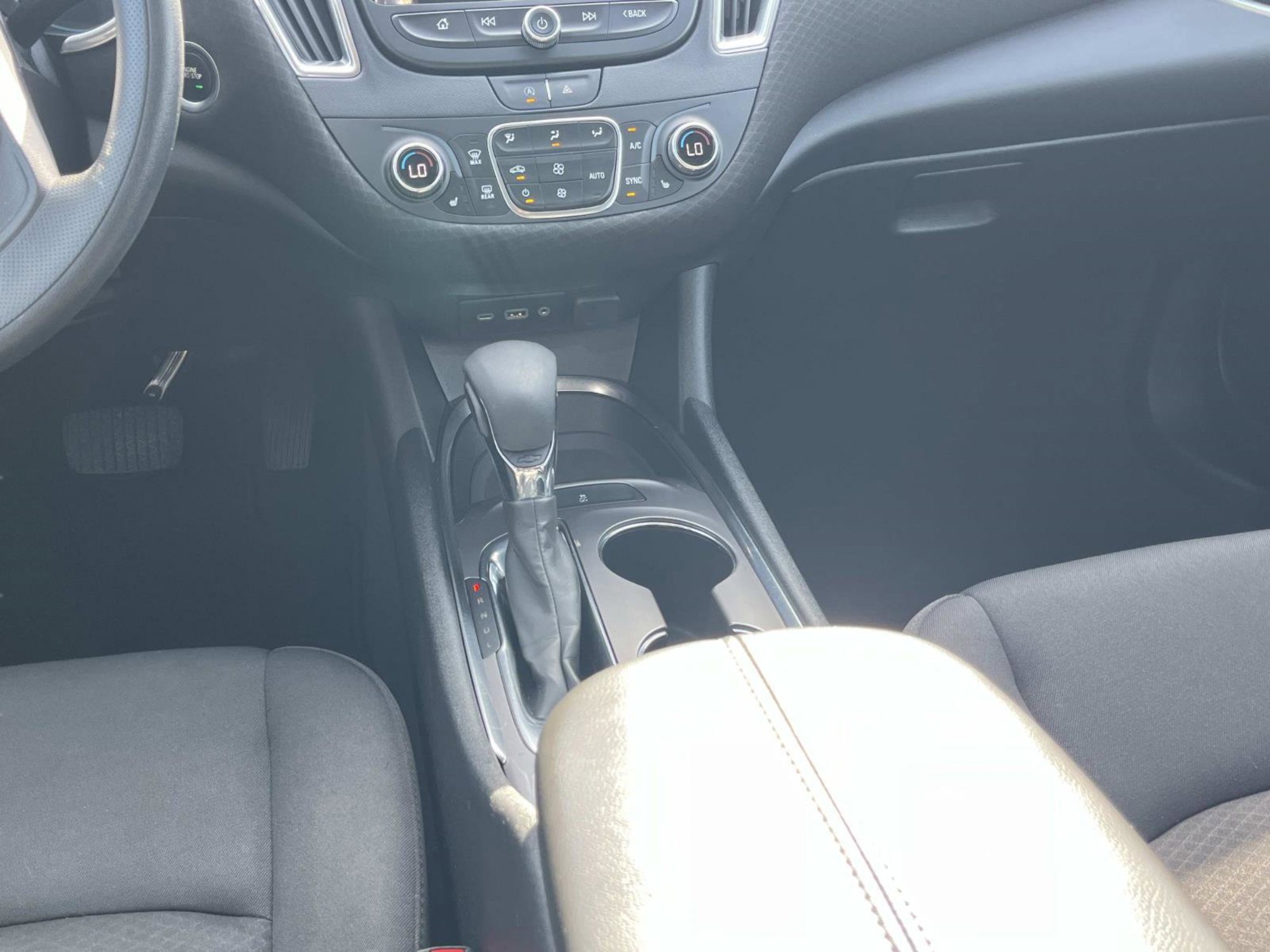 Used 2021 Chevrolet Malibu LT FWD image 15