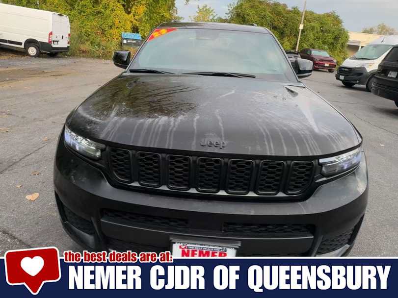 Used 2023 Jeep Grand Cherokee L Laredo AWD/4WD image 3
