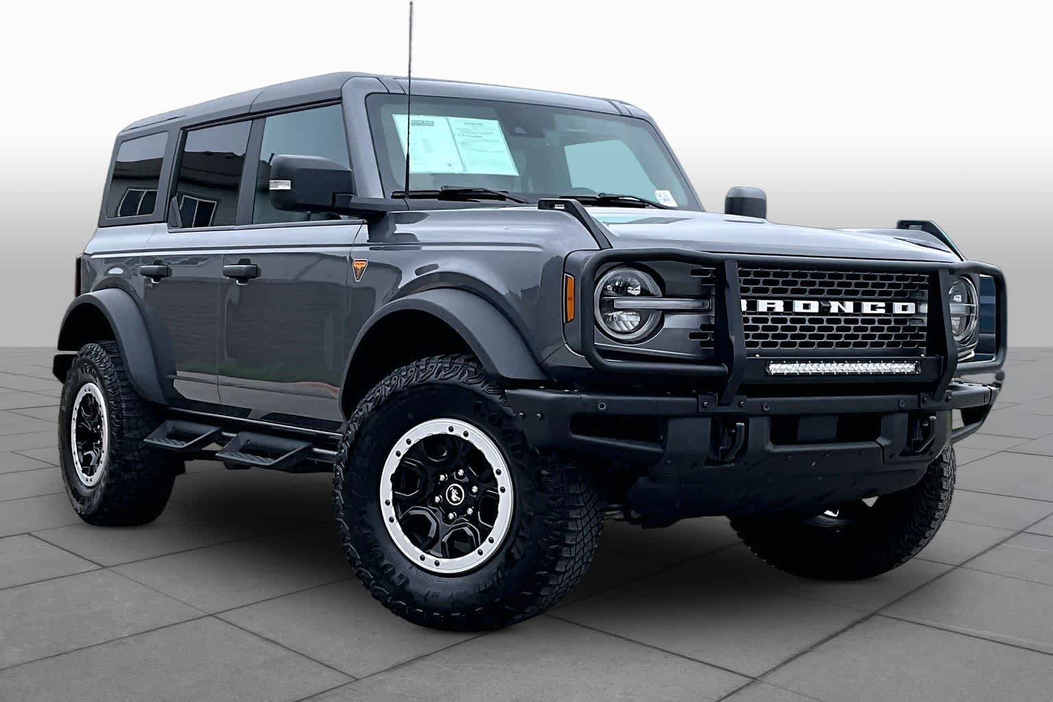 Used 2023 Ford Bronco Badlands w/ Sasquatch Package AWD/4WD image 3