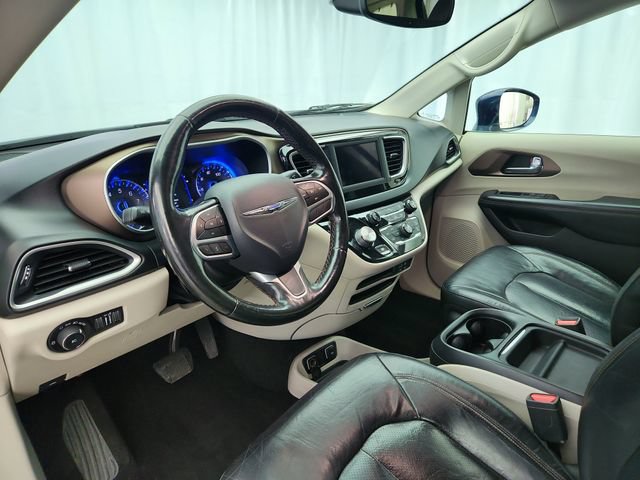 Used 2019 Chrysler Pacifica Touring-L FWD image 9