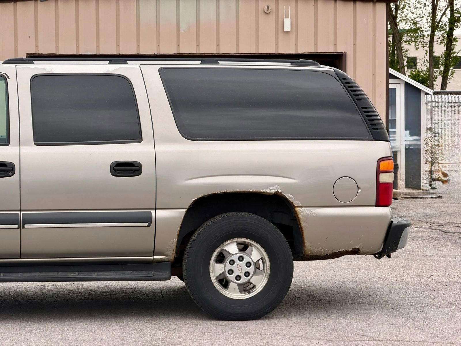 Used 2003 Chevrolet Suburban LS w/ LS Preferred Equipment Group image 6