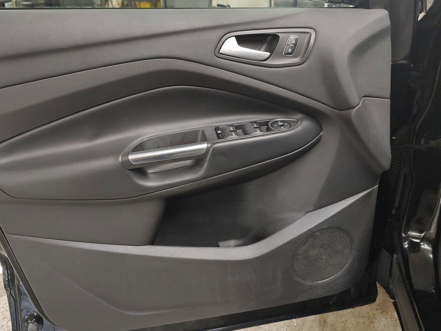 Used 2018 Ford Escape SEL w/ Canadian Touring Package image 17